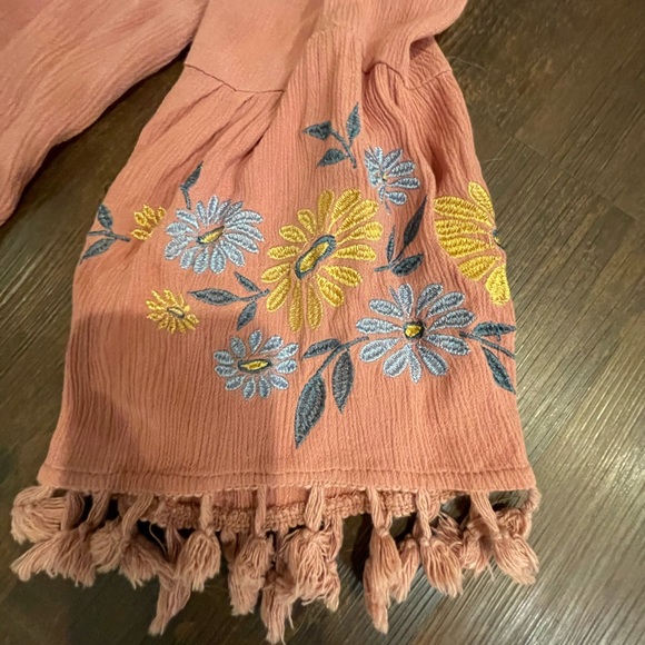 Off the shoulder blouse with flower stitching - Picture 2 of 2